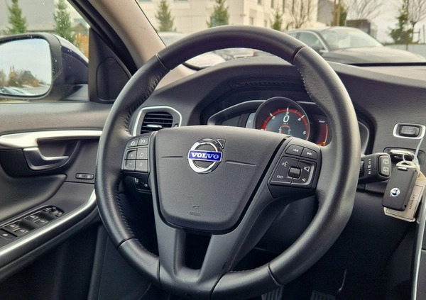 Volvo V60 cena 55900 przebieg: 186900, rok produkcji 2018 z Resko małe 781